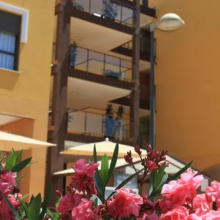 Spacious With Large Private Garden In Mar 팔름-마르