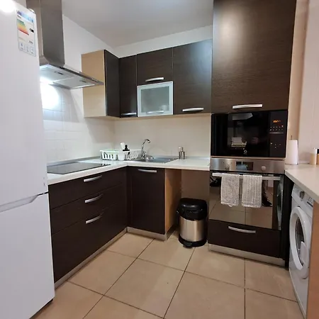 Spacious With Large Private Garden In Mar