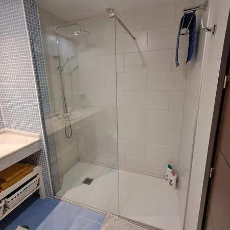 Spacious With Large Private Garden In Mar 아파트 팔름-마르