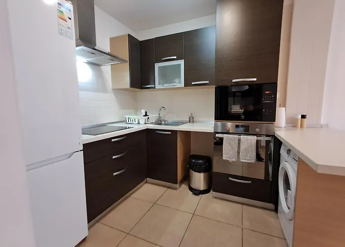 Spacious With Large Private Garden In Mar