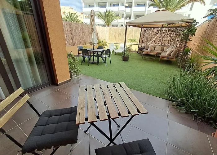 Spacious With Large Private Garden In Mar Appartement *