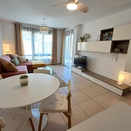 Appartement Spacious With Large Private Garden In Mar