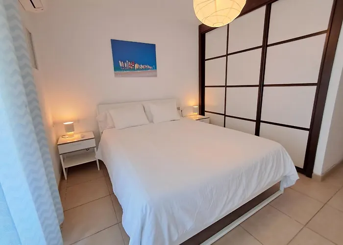 Spacious With Large Private Garden In Mar * פאלם-מאר