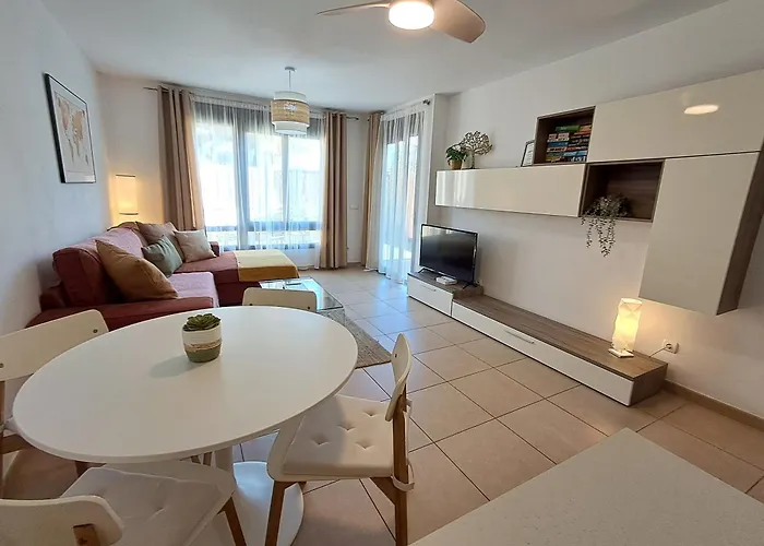 דירה Spacious With Large Private Garden In Mar