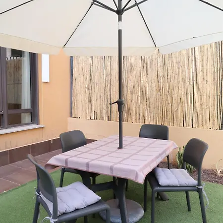 Spacious With Large Private Garden In Mar Apartament *